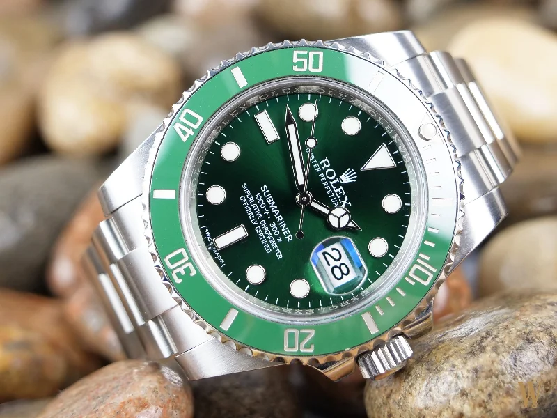 Rolex Submariner Reference 116610LV “Hulk” Full Set